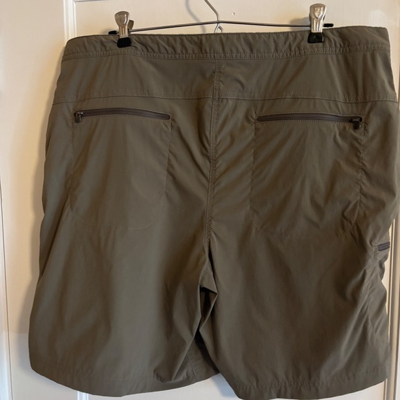 Llbean Comfort Trail shorts - Picture 2 of 7